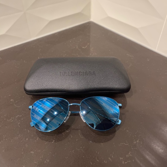 BALENCIAGA LOGO sunglasses in blue - Picture 3 of 12